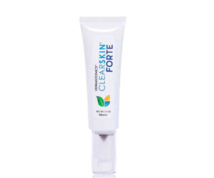 DERMATONICS CLEARSKIN FORTE A unique formula specifically designed for skin with moderate to severe breakouts that are not being managed effectively by standard treatment techniques. Packed with higher concentrations of key natural active ingredients with anti-bacterial, anti-inflammatory and antioxidant properties, it is also formulated to help hydrate and repair the skin barrier. This targeted solution is designed to be incorporated following introduction of Dermatonics Clearskin into a new management routine. Ingredients: Ultra-purified water, Self-emulsifying ester, Babassu butter, Shea butter, Willow bark liquid extract, Rosemary liquid extract, Green tea extract, Laurel leaf liquid extract, Cajeput oil, Mountain pepper extract, Boswellia serrata, Thyme extract, Niacinamide, Azelaic acid, Arnica montana, Olea europaea, Hemp seed oil, Salicylic acid, Chamomile extract, Ginger extract, Curcumin oil, N-acetyl cysteince, Patchouli extract, Phenoxyethanol, Tea tree extract. Ideal For: Skin with moderate or more severe breakouts or acne-prone skin Skin that is sensitive or inflamed Product Use: Use day and night following cleansing and prior to daily moisturiser Dab on affected area and allow to absorb prior to applying moisturiser Ideally begin with Dermatonics Clearskin for approximately 2 weeks before starting Dermatonics Clearskin Forte